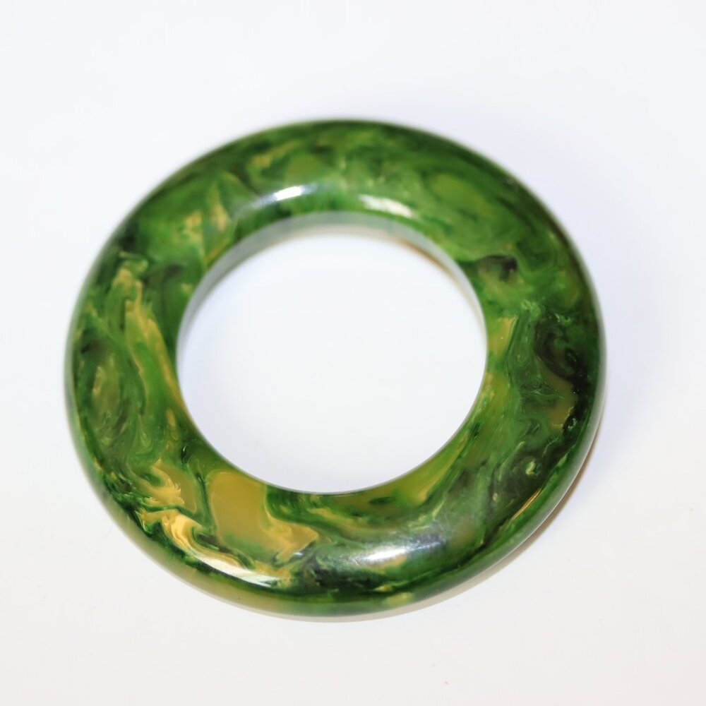 Vintage Green Spinach Bakelite Christmas Wreath 2" diameter